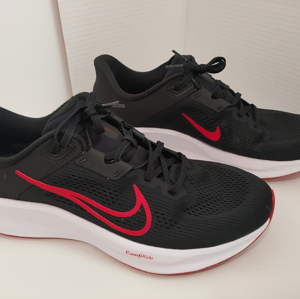 Nike Quest v6 Men Size 12 Like New Condition. Worn once then cleaned.